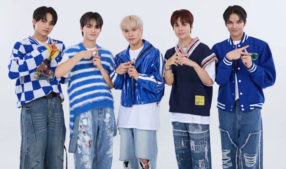 K-POPイベントに出演する男性アーティスト