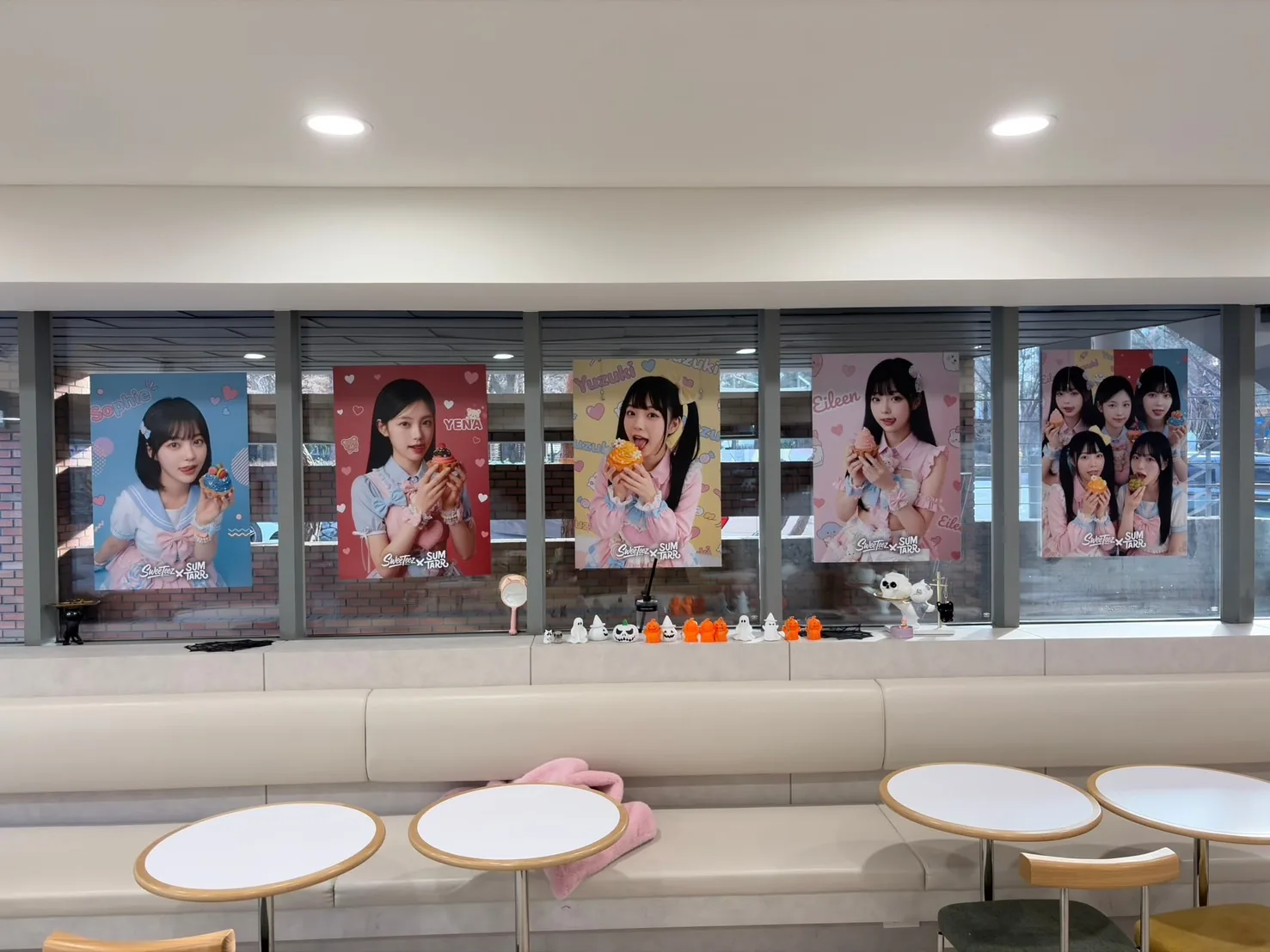 店舗内の飲食スペース